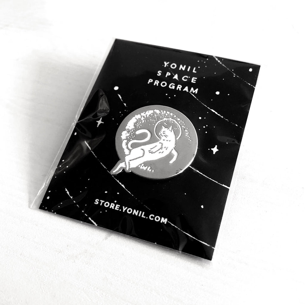 "Follow Me" Pin Goods- YONIL | The Store